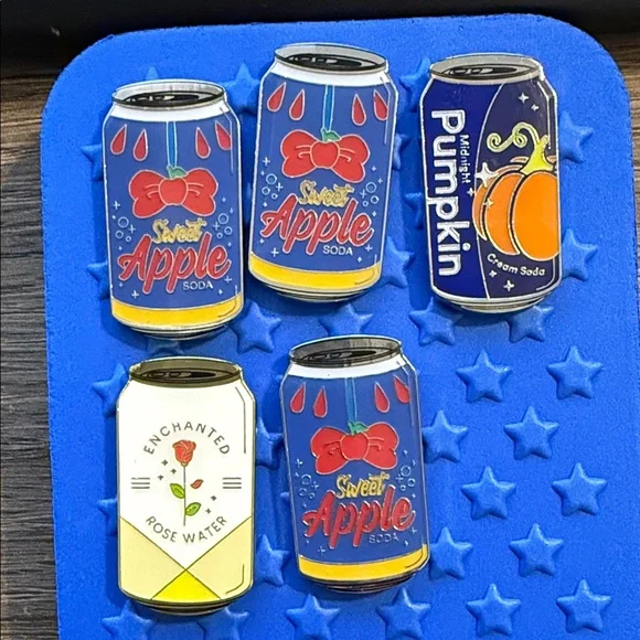 LOUNGEFLY • Disney Princess Soda Blind Box Enamel Pin - Picture 1 of 7
